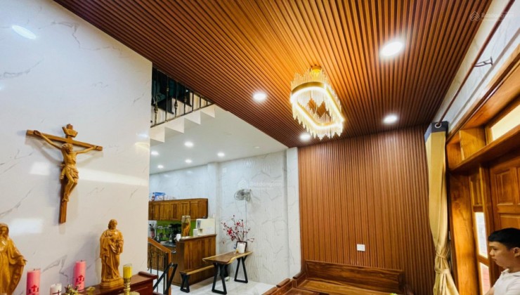 Giá tốt nhất khu vực! Nhà 4 tầng - 85m2 (5,2 x 16,5m) - Hẻm ô tô thông - Cách Lã Xuân Oai 200m