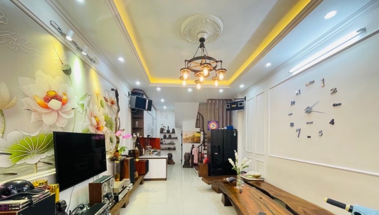 Bán Nhà Phố Vip Ngọc Lâm Ngõ To Thoáng , DT 41m2 , 5 Tầng , Giá 6.4 Tỷ