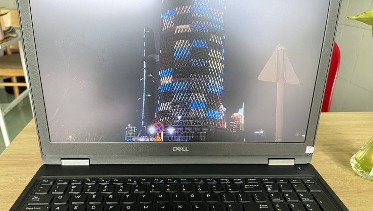 Laptop gaming Dell preciscion 3530 i7 gen 8th, ram 8g, ssd 256g, card màn hình 4g + 4g chạy song song, màn hình 15.6 inch cảm ứng.