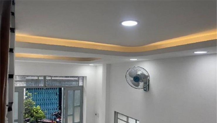 Bán nhà mặt tiền đường gần đường Bình Long,Tân Phú, 21m2, 2tầng, 3.17x6.75, giá chỉ 2.9 tỷ