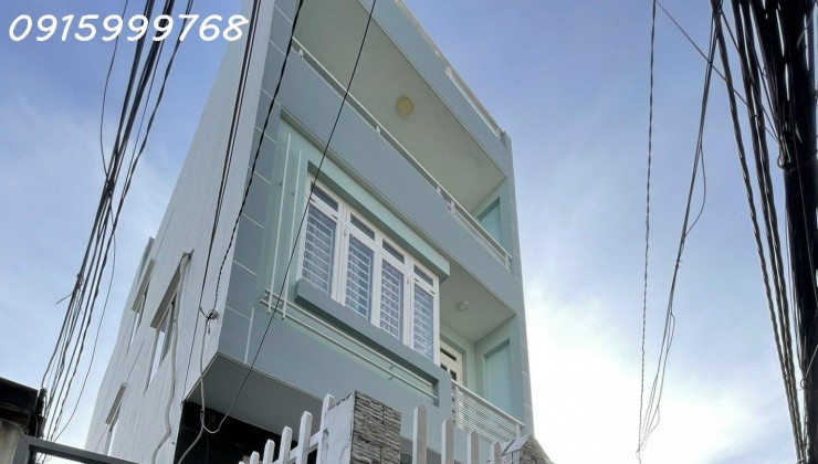 Nhà to ở Q7, hẻm lô nhì cách đường Huỳnh Tấn Phát 2 căn, DT 108m2, 4 tầng, có sân sau, giá 6tỷ5
