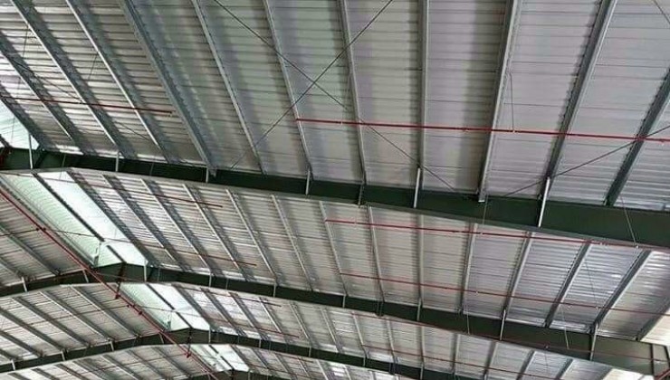 Cho thuê xưởng Tân Uyên Bình Dương.Diện tích đất: 1800m².Diện tích xưởng: 1350m².Đường xe container, bình điện 250kVA