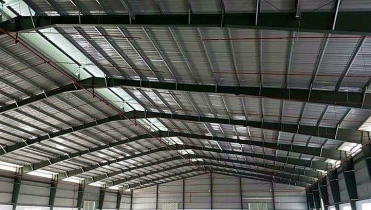 Cho thuê xưởng Tân Uyên Bình Dương.Diện tích đất: 1800m².Diện tích xưởng: 1350m².Đường xe container, bình điện 250kVA