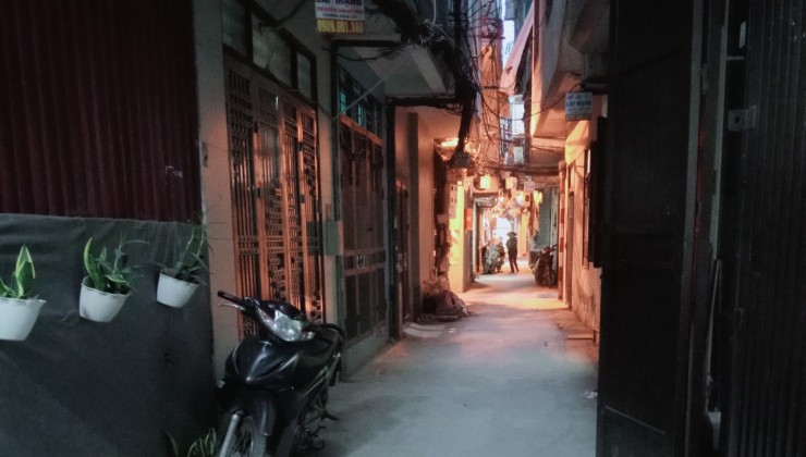 Bán đất mặt ngõ phố Trương Định, Tặng nhà 2 tầng  quận Hoàng Mai, ngõ gần ô tô tránh
