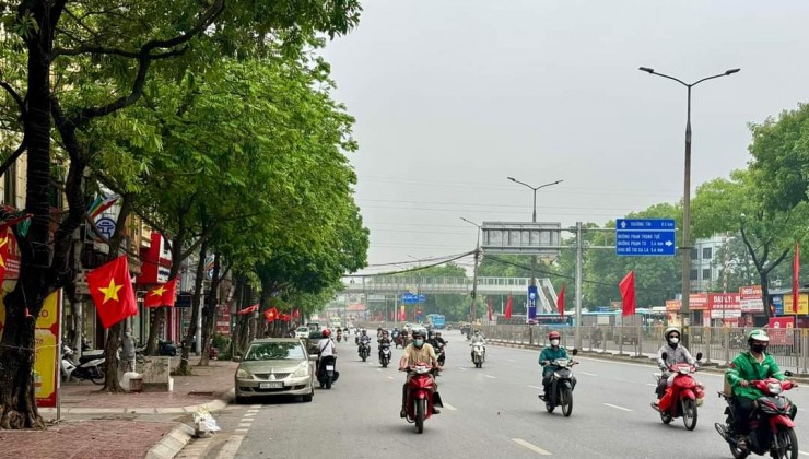 Siêu Phẩm, Mặt Phố Khương Đình, Hàng Xóm Royal City. 260m x 2T x Mt 8m. Giá 36 tỷ