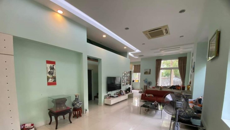 View Quận Ủy Đống Đa, Siêu Phẩm Phố Hoàng Cầu. 146m x 3T x 6,7m. Giá hơn 60 tỷ