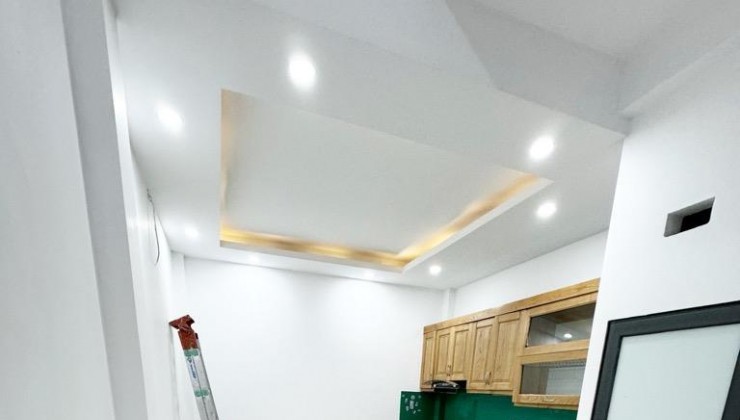 Nhà đẹp,giá hiếm Đại Từ 32m2x5T ô tô gần nhà,ngõ nông,tiện ích xung quanh không thiếu gì,giá 4.56 tỷ