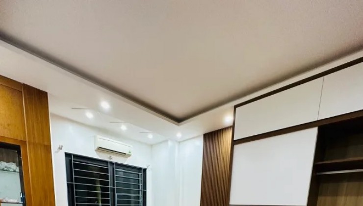 BÁN NHÀ: Cầu Giấy . DT: 36m2 - 5 tầng - MT 5.1m - GIÁ 6.2 tỷ