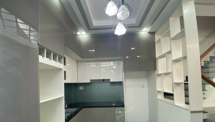 NHÀ ĐẸP HIỆN ĐẠI, SÁT HXH, TẶNG FULL NỘI THẤT, 40 M2, GẦN HIM LAM, Q7