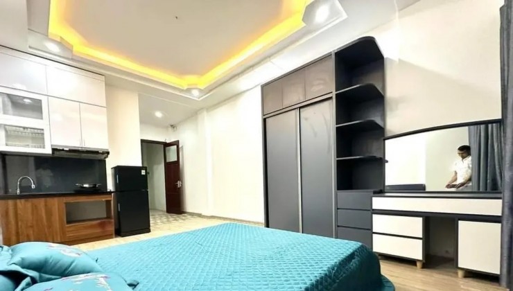 Bán ccmn ngõ đường Cầu Giấy, ô tô, full đồ, thang máy, 76m2, 15.8 tỷ