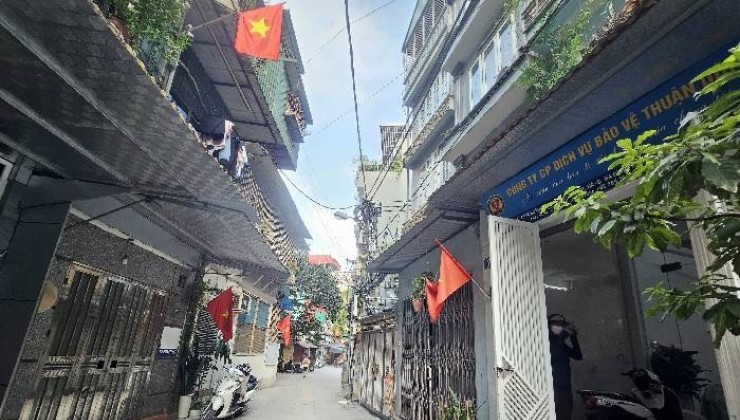 Nhà khu phân lô Hoàng Hoa Thám, Diện tích 50m2, ngõ ô tô tránh. Đang kinh doanh dòng tiền.