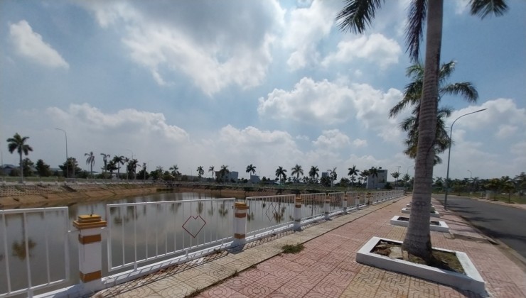 Đất (5x20) 100m2 SHR nằm ngay trung tâm hành chính Thủ Thừa