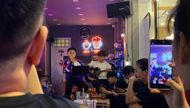 Quận 10 , Sang Quán Cafe Acoustic  – Beer ,MT đường lớn sầm uất Quận 10, có 3 phòng, Tel : 0909891114  ( Chính chủ )