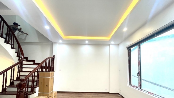 BÁN NHÀ CẦU GIẤY, TRUNG TÂM, NGÕ THÔNG. 52M2, 5 TẦNG CHỈ 9,9 TỶ