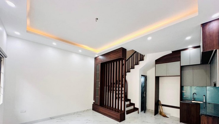 Phạm Văn Đồng( Xuân Đỉnh ) 30m2- tầng 5, mặt tiền 5m, giá 5.6 tỷ còn thương lượng.