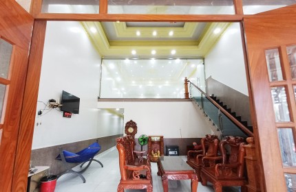 Bán nhà giáp Bình Chiểu, Thủ Đức, 2 tầng, DT: 150m2, ngang 6m, xe hơi ngủ trong nhà, giá 3.4 tỷ.