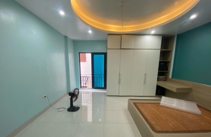 Nhà Phúc Lợi 34m2, 5 tầng, ngõ nông, ô tô đỗ gần, 3 phòng ngủ khép kín, tặng lại nội thất