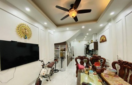 Bán Nhà Đống Đa 45m x 5 Tầng Mt 5.2m Giá 6.55 Tỷ.