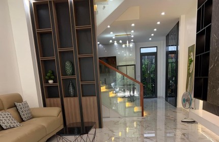 GẤP BÁN BIỆT THỰ  QUẬN 7 - HẺM XE HƠI - NHÀ MỚI XÂY Ở LIỀN - 12.3 TỶ THƯƠNG LƯỢNG