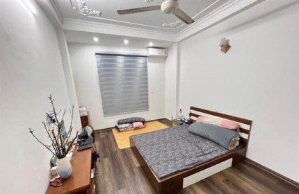 GIAO BÁN NHÀ GIÁ TỐT LẤY LỘC 4 tầng phố long biên 40m2 giá 3.x tỷ dân xây