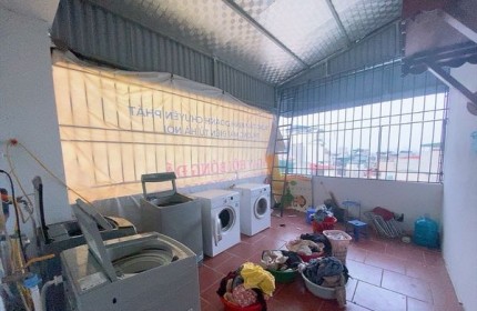 Siêu phẩm Giang Biên_ nhà đẹp thoáng trước sau_giếng trời_ô tô vào nhà