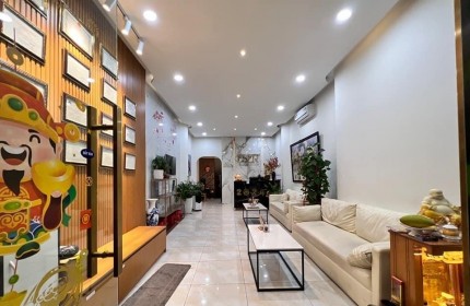- GẦN UBND P10, BỆNH VIỆN HỒNG ĐỨC VÀO Ở NGAY VỊ TRÍ HIẾM - NHỈNH 4 TỶ CÓ NHÀ 5 TẦNG ĐẦY ĐỦ NỘI THẤT