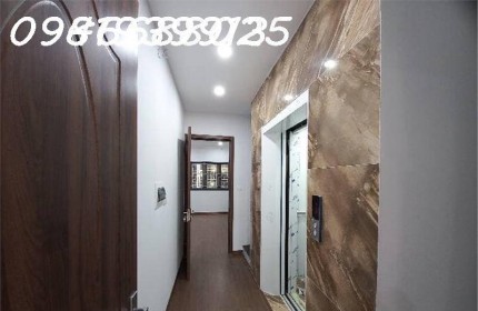 chủ cần bán nhà phố Hồ Tùng Mậu. Cách 1 nhà ra mặt phố - Ô tô con đỗ cửa - Nhà 6 tầng mặt ngõ thông - Mặt tiền 7m kinh doanh sầm uất.