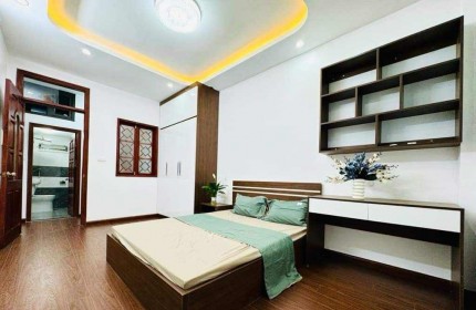 Siêu Phẩm , Siêu Hiếm. Bán Nhà Nguyễn Văn Cừ ,Ngõ Thông Bồ Đề , Hồng Tiến DT 36m2 , 5 tầng , Giá 4.8 tỷ