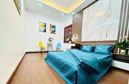 Siêu Phẩm , Siêu Hiếm. Bán Nhà Nguyễn Văn Cừ ,Ngõ Thông Bồ Đề , Hồng Tiến DT 36m2 , 5 tầng , Giá 4.8 tỷ