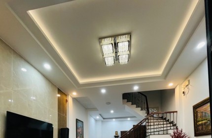 Bán nhà Nguyễn Thị Thập, Tân Phú, Quận 7,
DT 60m2 x 4 tầng (5x12)
Giá nhỉnh 8 tỷ. Chủ chào giảm