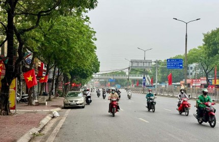 Siêu Phẩm, Mặt Phố Khương Đình, Hàng Xóm Royal City. 260m x 2T x Mt 8m. Giá 36 tỷ