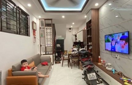 Bán nhà phố Nguyễn Chính, 32m2 x 5 tầng , Full nội thất, LH 0945676597