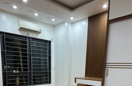 BÁN NHÀ: Cầu Giấy . DT: 36m2 - 5 tầng - MT 5.1m - GIÁ 6.2 tỷ