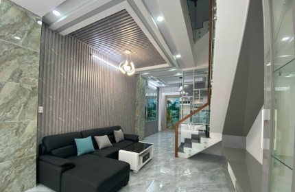 NHÀ ĐẸP HIỆN ĐẠI, SÁT HXH, TẶNG FULL NỘI THẤT, 40 M2, GẦN HIM LAM, Q7