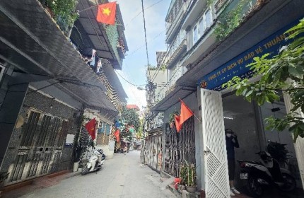 Nhà khu phân lô Hoàng Hoa Thám, Diện tích 50m2, ngõ ô tô tránh. Đang kinh doanh dòng tiền.