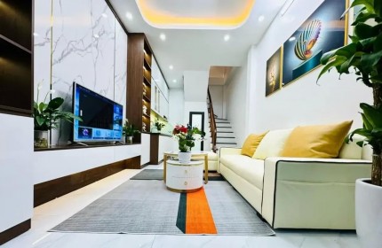 Bán nhà Khương Trung, Thanh Xuân, diện tích 30m2, 5 tầng, hơn 4 tỷ, tặng nội thất