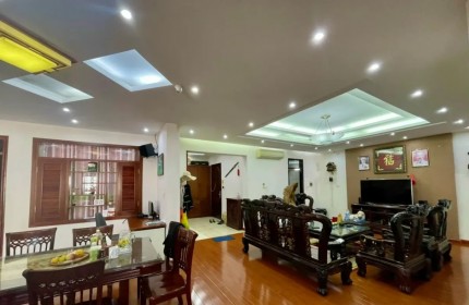 Bán gấp căn hộ 17T4 Hoàng đạo thúy 235m2 full đồ sẵn ở giá 10,6 tỷ