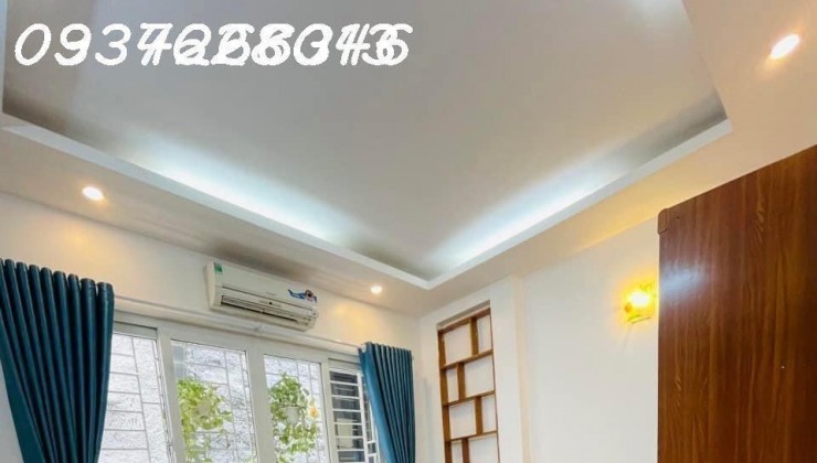 Bán nhà Đường Láng 48M2- 20 mét ra phố giá nhỉnh 8 tỷ