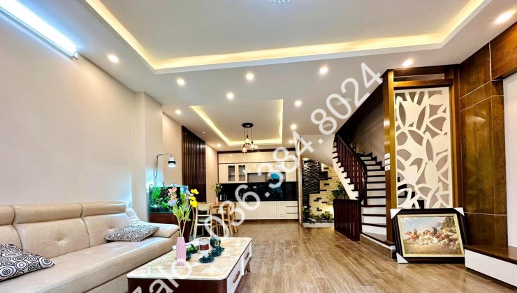 Bán gấp Nguyễn Ngọc Nại  - Thanh Xuân. 45m2. 5 tầng. MT 5,5m, ngõ oto tránh