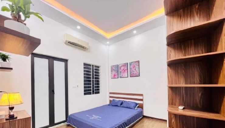 Bán nhà Nguyễn Lương Bằng, 35m2, full nội thất, ngõ thông kinh doanh ác liệt, gần hồ, khu dân trí cao, an ninh đảm bảo,xách vali về ở