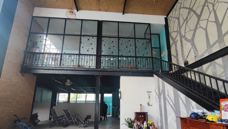 trước mặt CHUẨN - tổng doanh thu TỐT - giá thành tương đối mềm - BÁN GẤP GẤP. trung tâm K82 Hiếm Nhà Bán