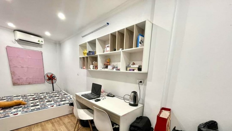 Bán nhà Chu Huy Mân. 30m2 * 4 tầng * 3,78 tỷ. full nội thất, ở ngay