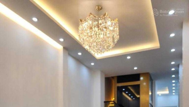 Nhà đẹp phân lô Cầu Giấy 48m2 5T - Thang máy - Giao thông thuận tiện