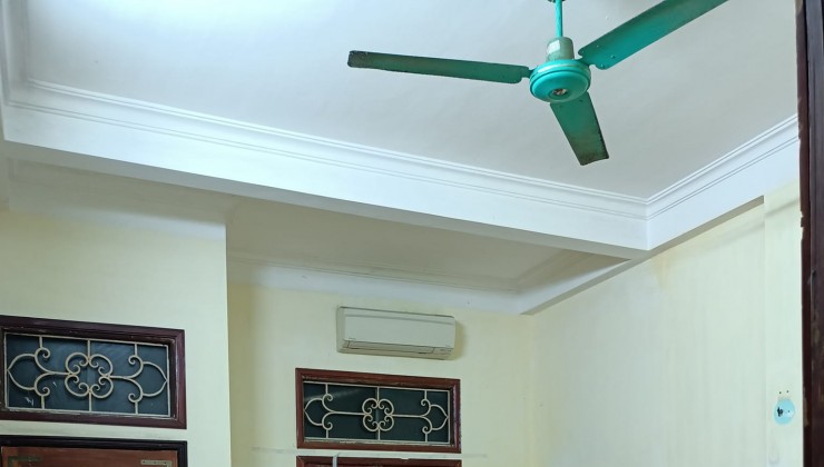 Bán Nhà Hoàng Quốc Việt, Cầu Giấy, Phân Lô Oto, 41m2 x 4T, MT4m, Chỉ 9 tỷ