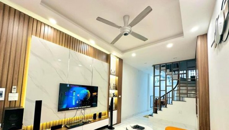 Lô góc, đất phân lô, Việt Hưng, Long Biên - 31 m2, 5 tầng - giá bán 5,1 tỷ