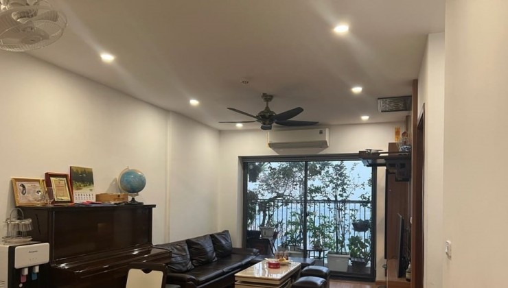 Bán nhà Nguyễn Văn Cừ. 45m2 * 4 tầng * 11,8 tỷ. ô tô tránh, Kinh Doanh, Lô Góc.