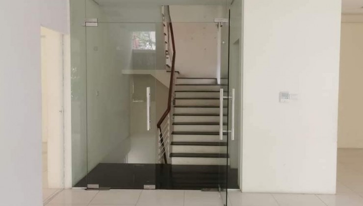 Bán lô góc biệt thự văn phú hà đông 213m2 4 tầng 2x tỷ