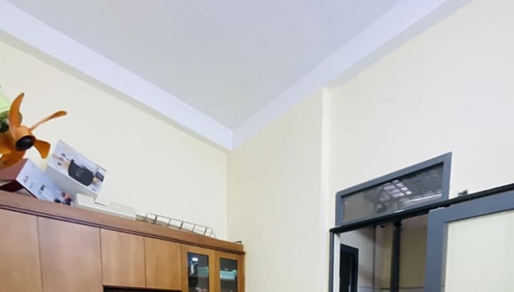 Bán nhà ở PHÚ NHUẬN, HẺM Ô.TÔ, 40 M2, Hoàng Văn Thụ 6.9 tỏi