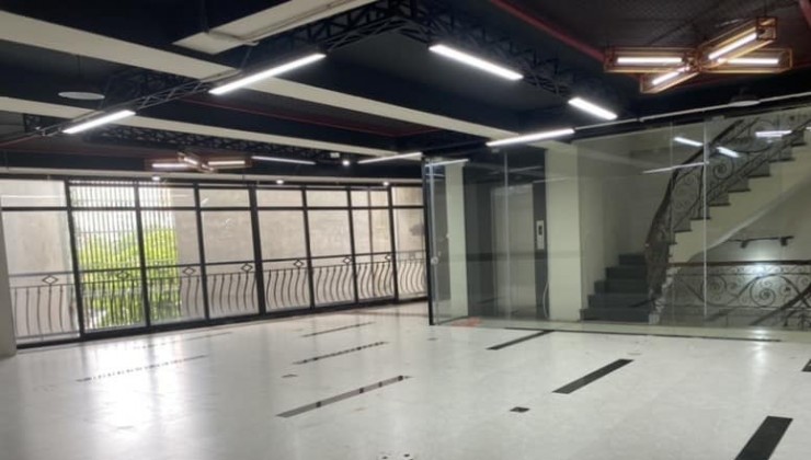 CHO THUÊ sàn văn phòng tại Ngã Tư sở DT335m2 thông sàn giá thuê ibox lh 0981263018