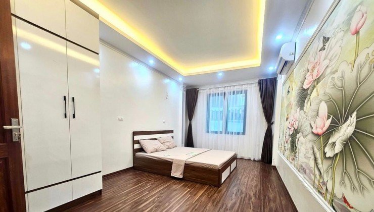 Bán Cầu Giấy, Ngõ rộng thông ôtô tránh, Gần phố kinh doanh, 80m², 4 tầng , nhỉnh 20 tỷ